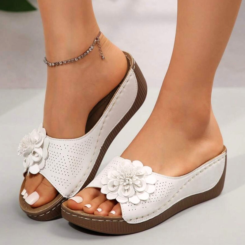 Women's Floral Platform Wedge Heel Sandals - White
